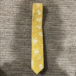Elegant Yellow Floral Tie for Men
